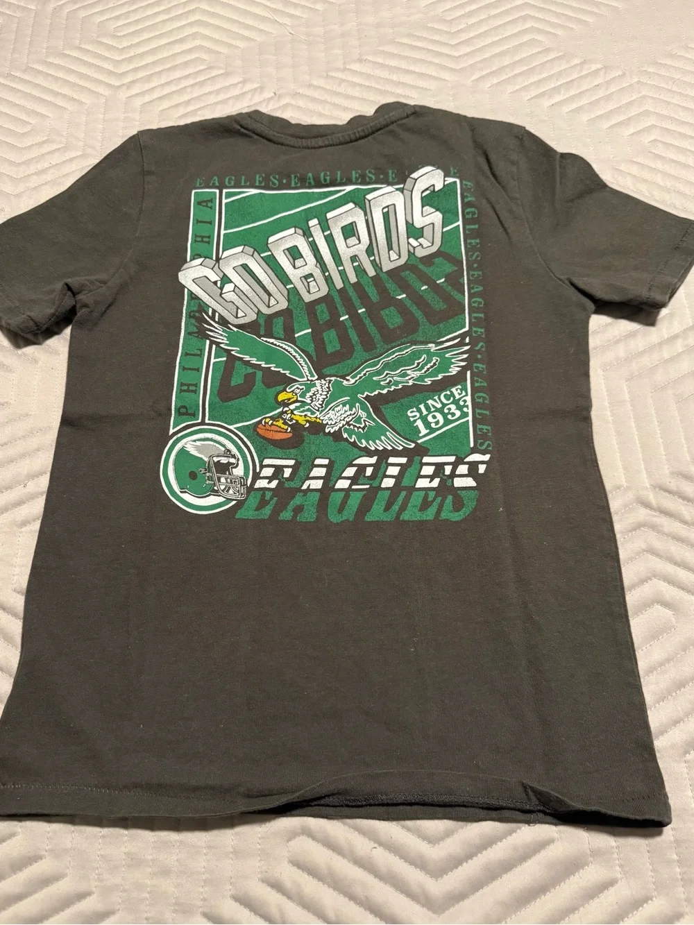 Philadelphia Eagles Graphic Tshirt Boys Size Medium GO BIRDS!